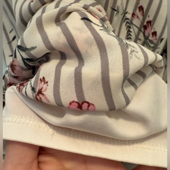 One ❤️ Clothing LA Jumpsuit in White, Gray Stripe Floral Design - Size S - Picture 8 of 11